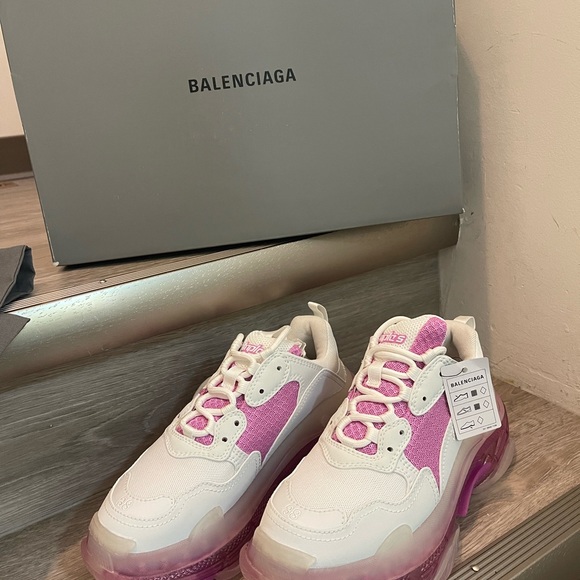 Brandnew Balenciaga Triple S Sneakers - Picture 3 of 7